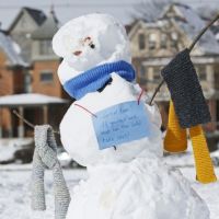 Yarn Bomber Distributes Scarves To Cold People Using Snowmen