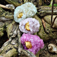 Make Your Home Sparkle with DIY Decorative Golden Geodes