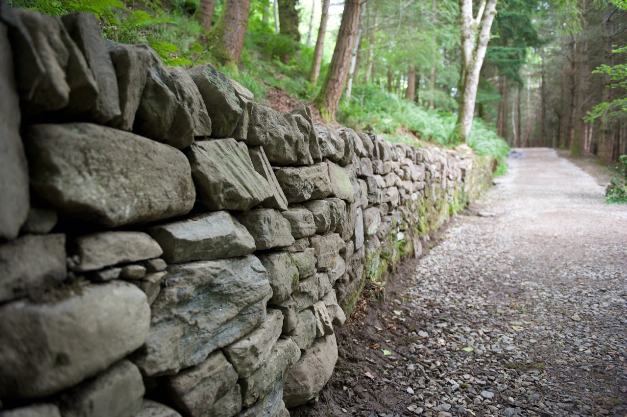 Build a Mortarless Stone Retaining Wall