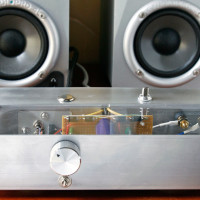 Build a Bare-Bones “Skeleton” Amplifier