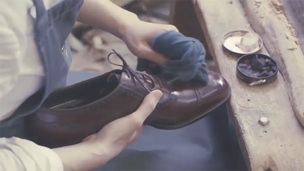 polishing-shoes