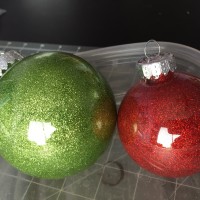 Amazingly Quick and Easy Glitter Ornaments