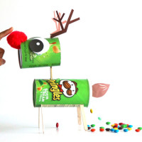 Make a Candy-Pooping Reindeer from a Pringles Can