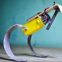 Make Simple Running Robots Using “Whegs”