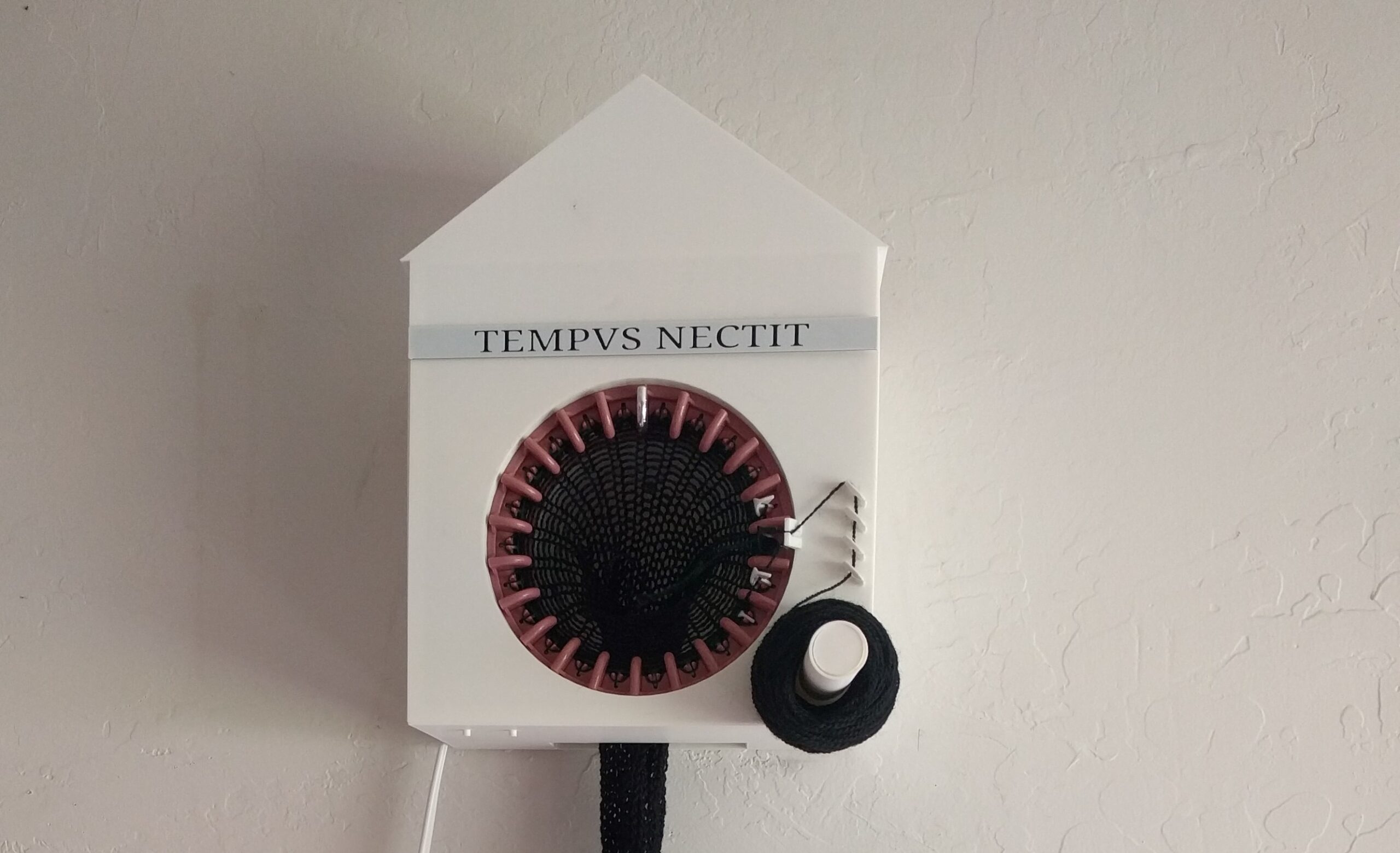Tempus Nectit: This Clock Tells Time By Knitting