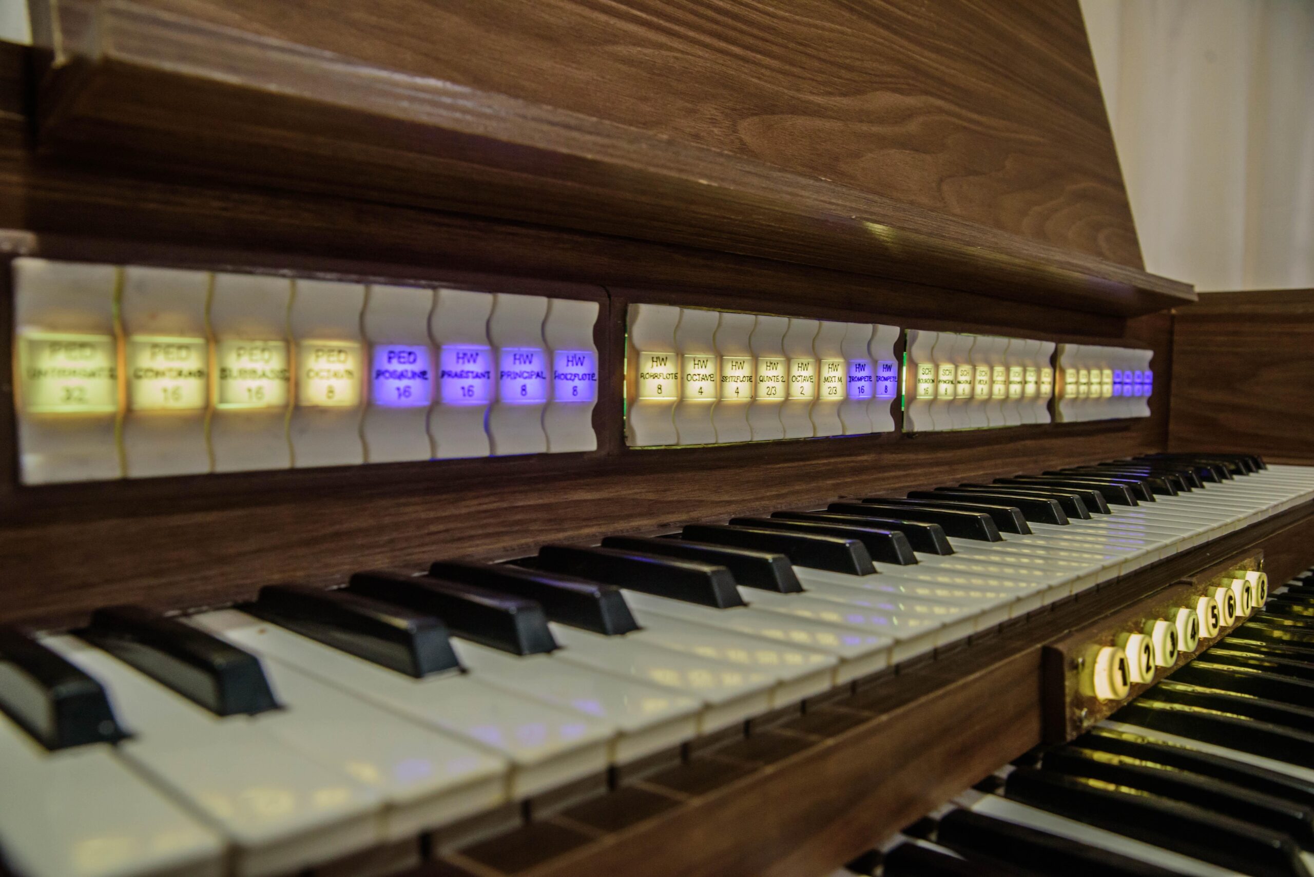 close view of pipe organ keys with electronic display