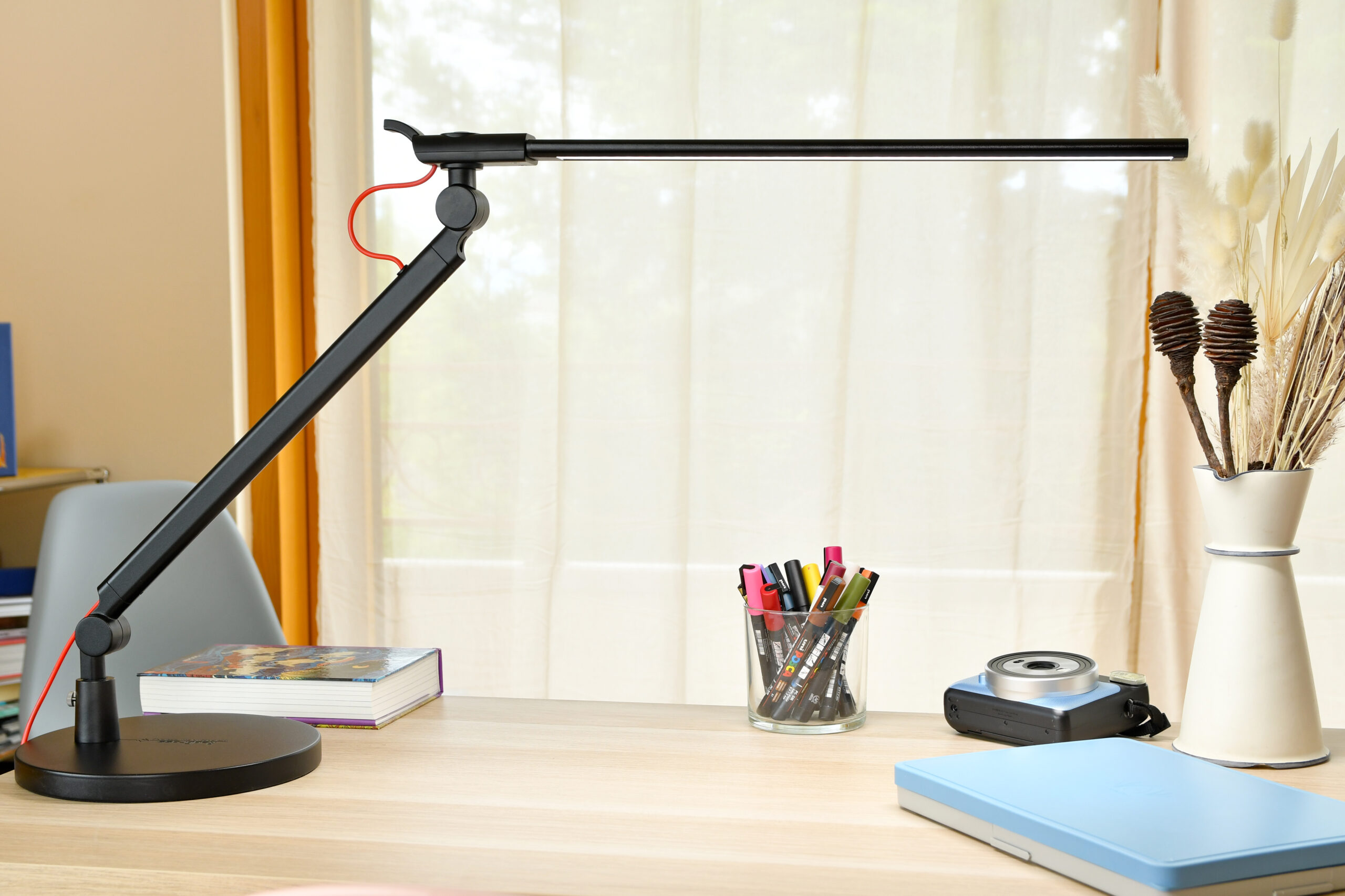 A Lightweight LED Light for Creative People: the Redgrass R9 Solo Desk Lamp