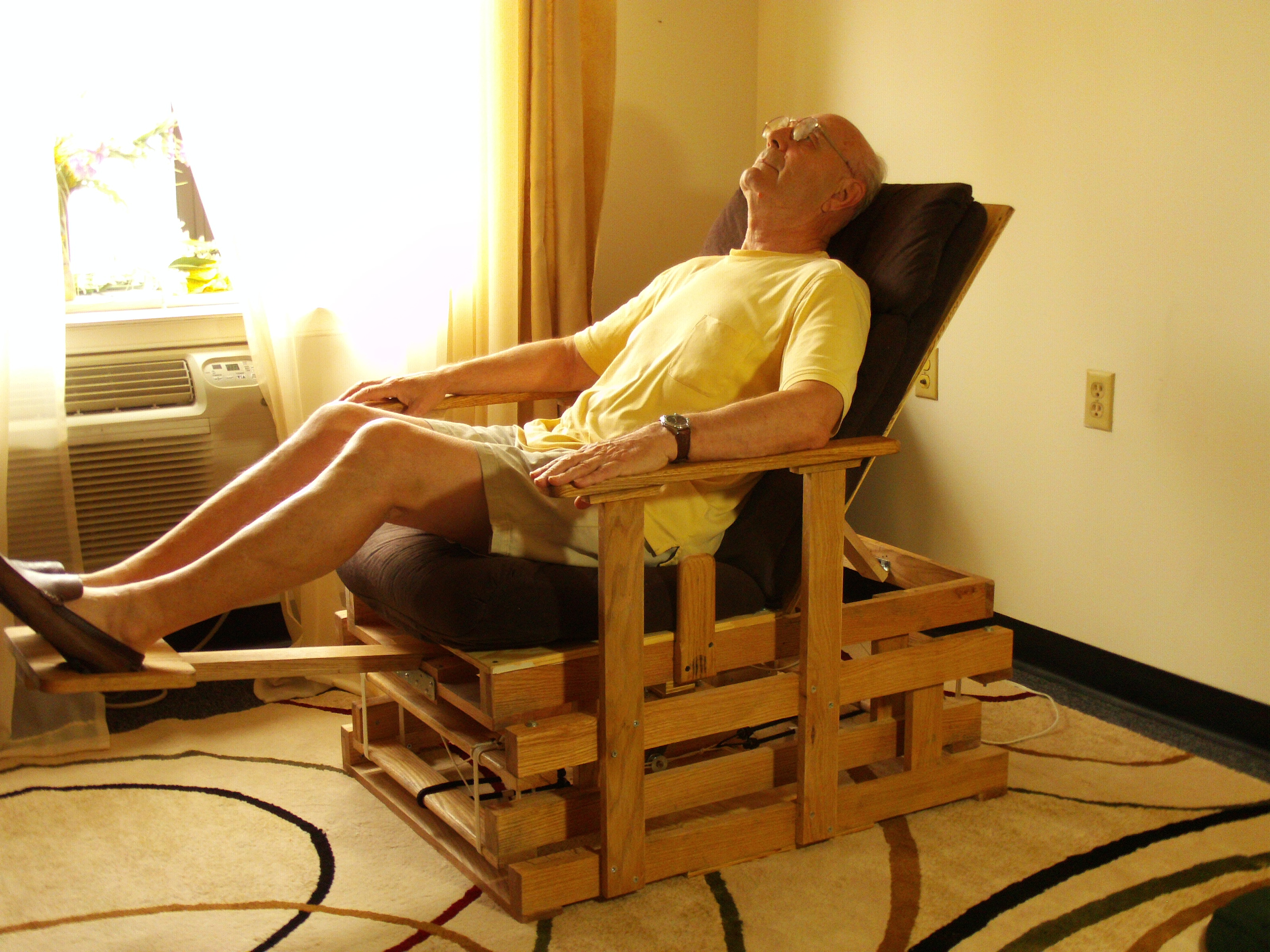 Transfomable Gliding Chair with Electric Actuator